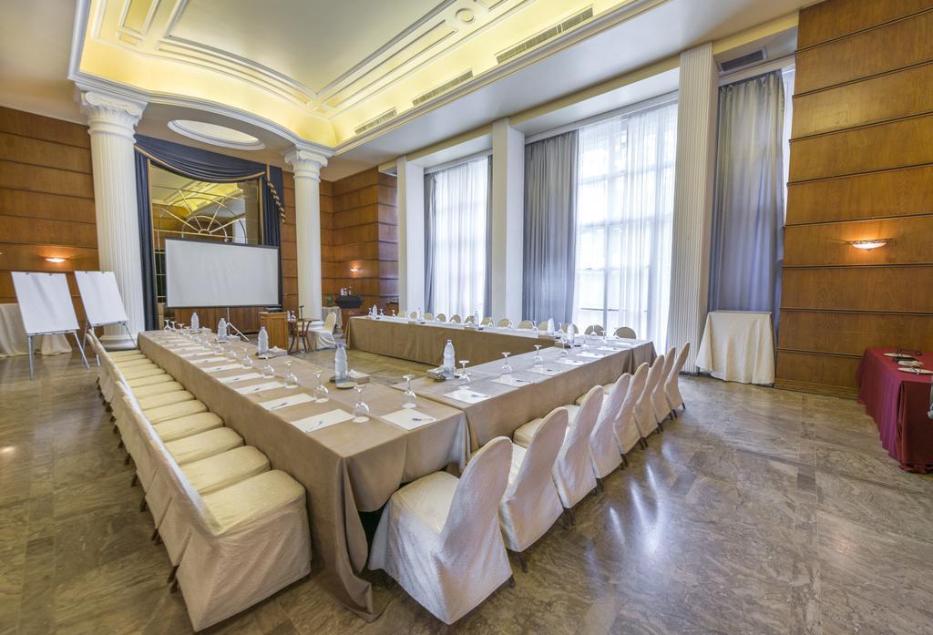 Riviera Hotel And Beach Lounge, Beirut Eksteriør bilde